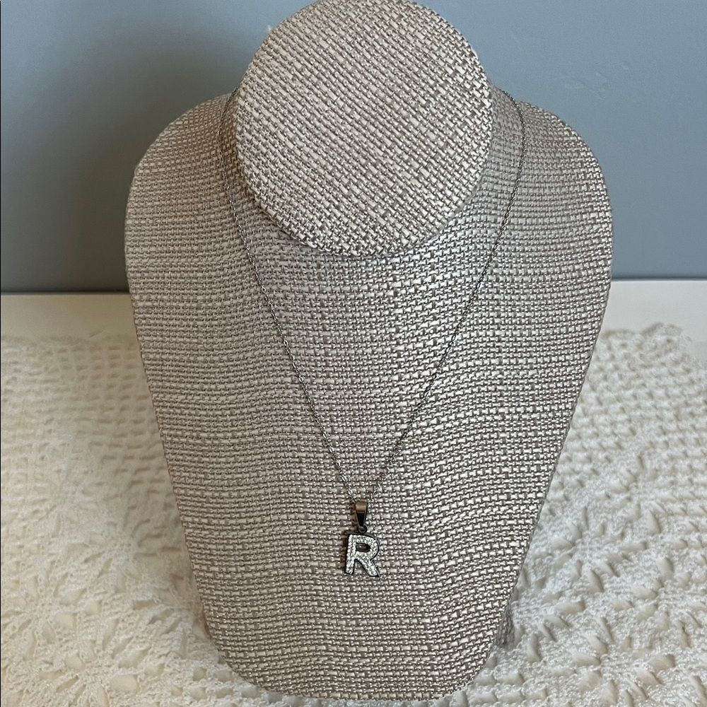 NWT Stainless Steel Elegant Silver Tone  Dainty Necklace initial  R Pendant